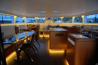 HH 55 Salon, Utopia. Aft Steering model.